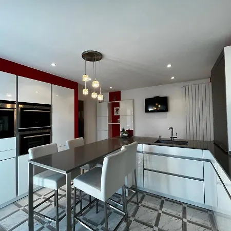 Belle Avec Piscine, Proche Et Centre De - Fr-1-239-718 * 圣让－德吕兹