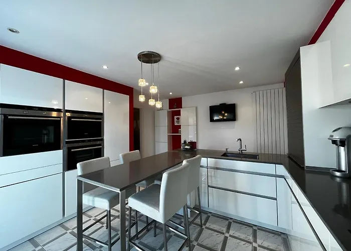 Belle Avec Piscine, Proche Et Centre De - Fr-1-239-718 * 圣让－德吕兹